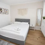 Donau Comfort Lägenhet *